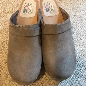 Maguba clog sand color suede